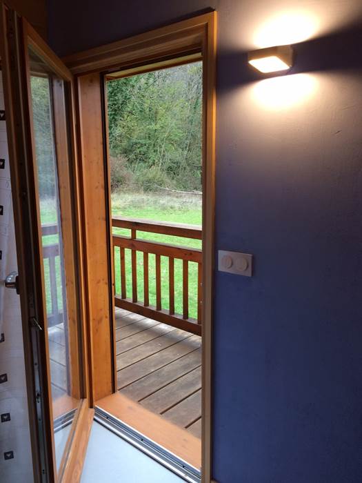 Vue du balcon, lorsque la porte fenêtre est ouverte