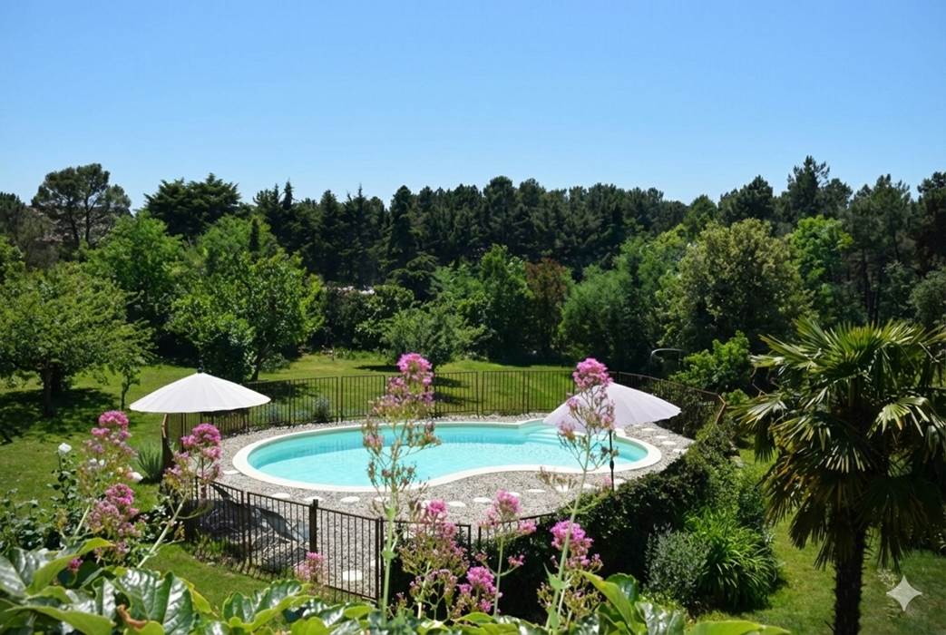 ombrebleuedufiguier-gîte-cerisiers-piscine seule