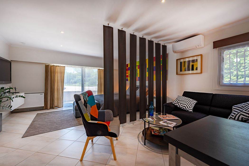 Studio-Casa-Dina-Chambre-d-hotel-avec-cuisine-equi
