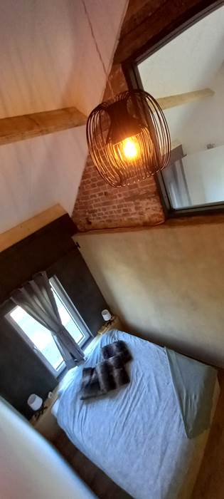 Chaque gite possède une chambre avec un lit double OU deux lits simples et le lit cabane.