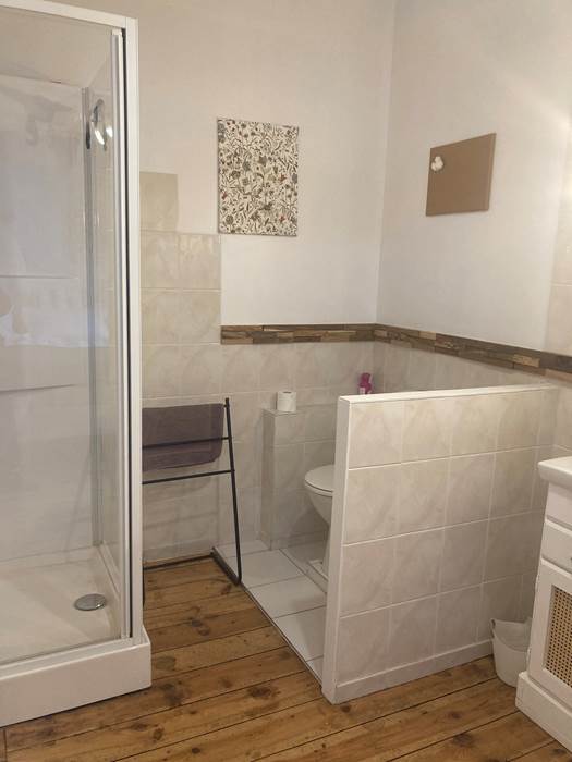 Chambre Suzanne salle de douche et wc