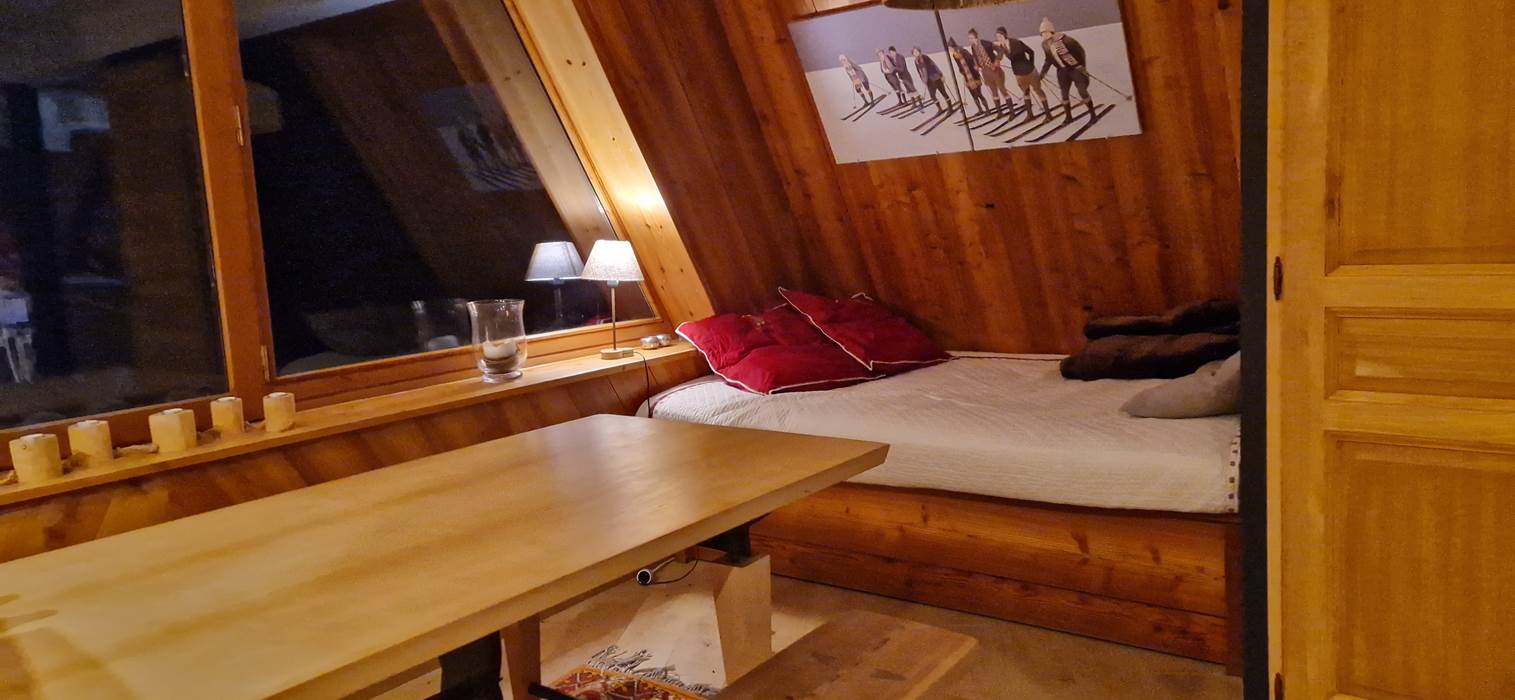 COIN DETENTE ET TABLE SUPPLEMENTAIRE
