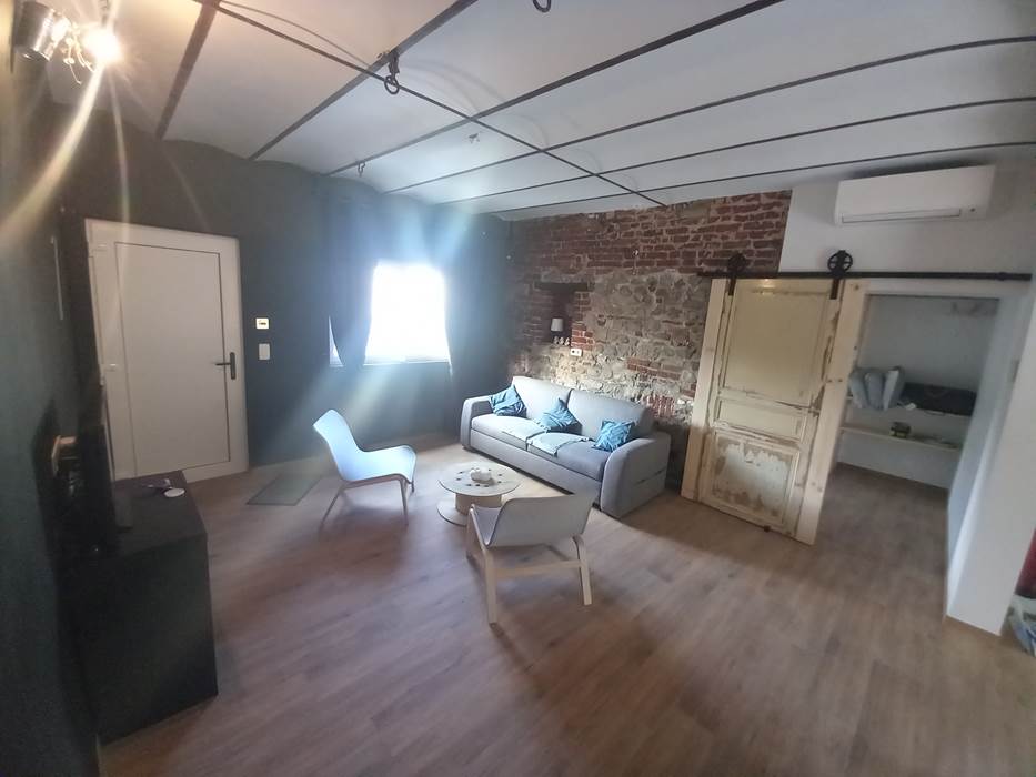 Pièce centrale avec un divan lit de 1m60