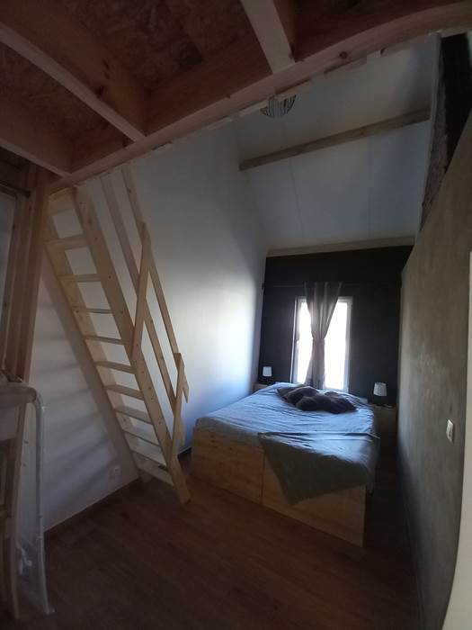 Chaque gite possède une chambre avec un lit double OU deux lits simples et le lit cabane.