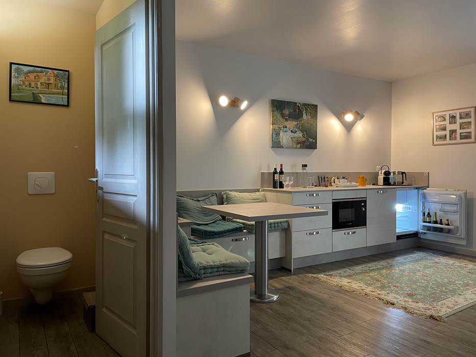 Salon & WC - Chambre MAUZAC (RDC)