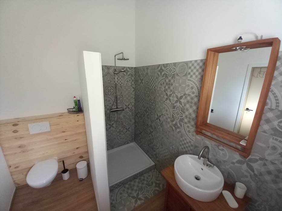 Salle de bain avec douche italienne