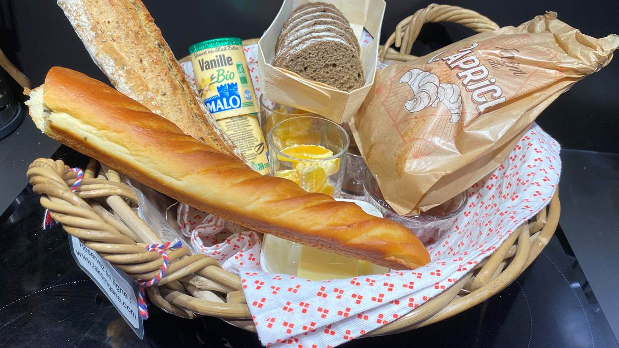 3-La Korrigane Chambre hote Binic Etables sur mer Panier petit dejeuner