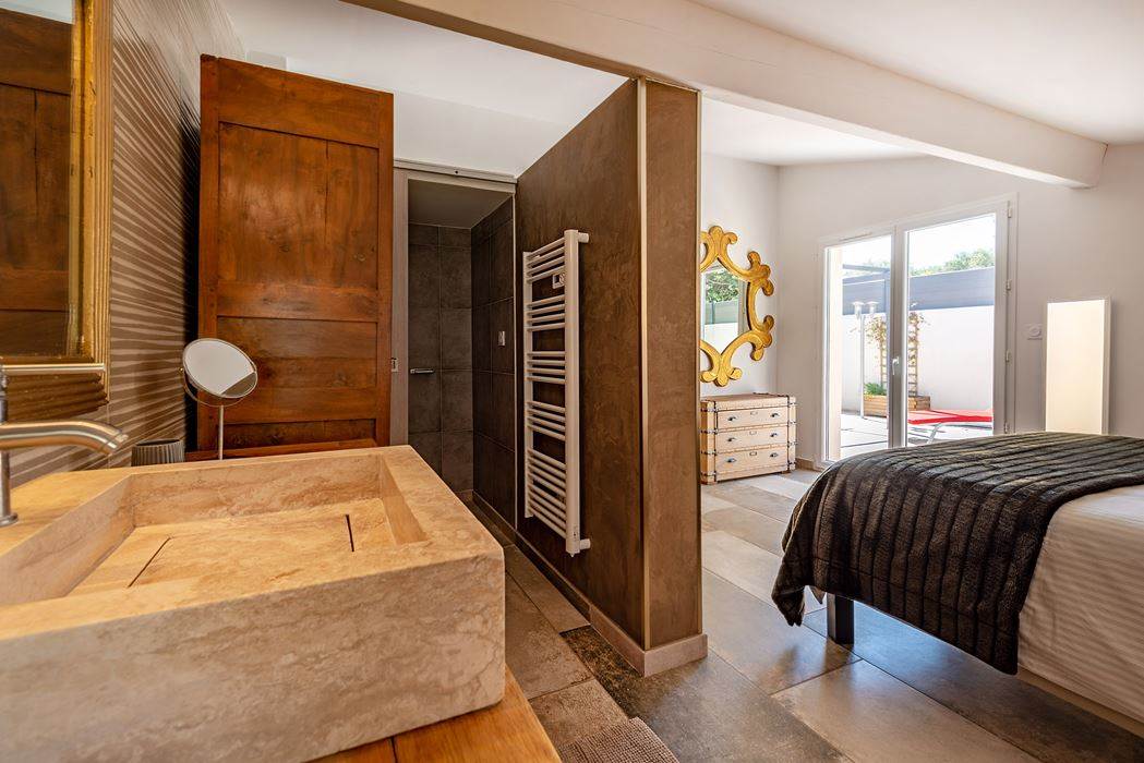 Salle-de-douche-ouverte-Casa-Dina-Villa-Riviera