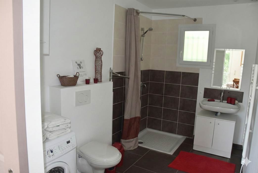 ombrebleuedufiguier-gîte-cerisiers- salle de bains 2