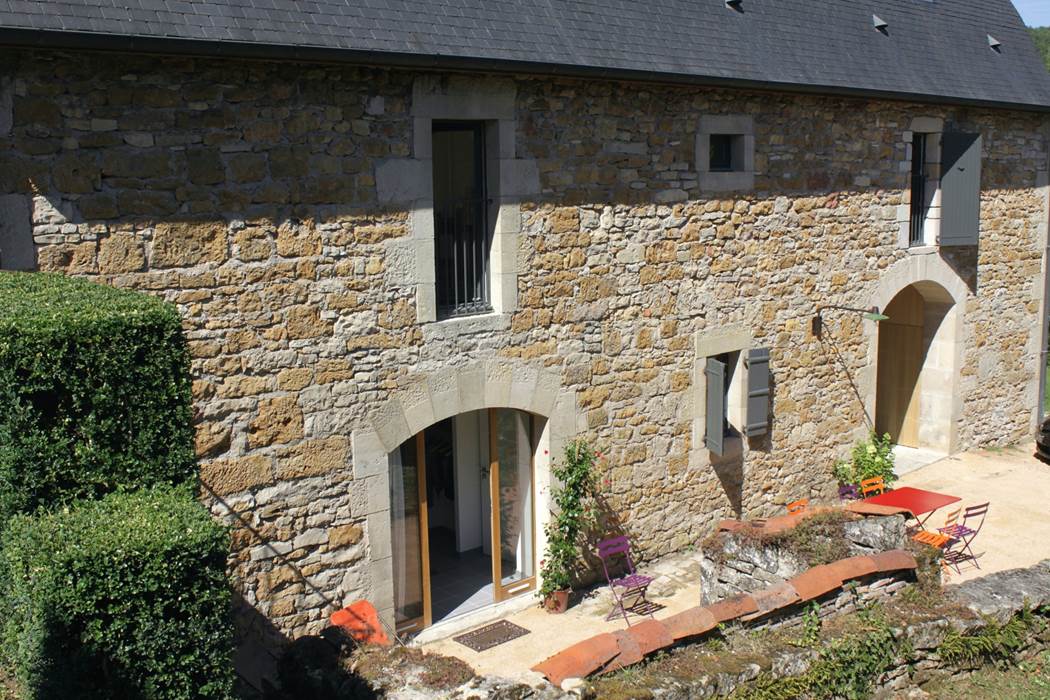 Façade est de la grange étable