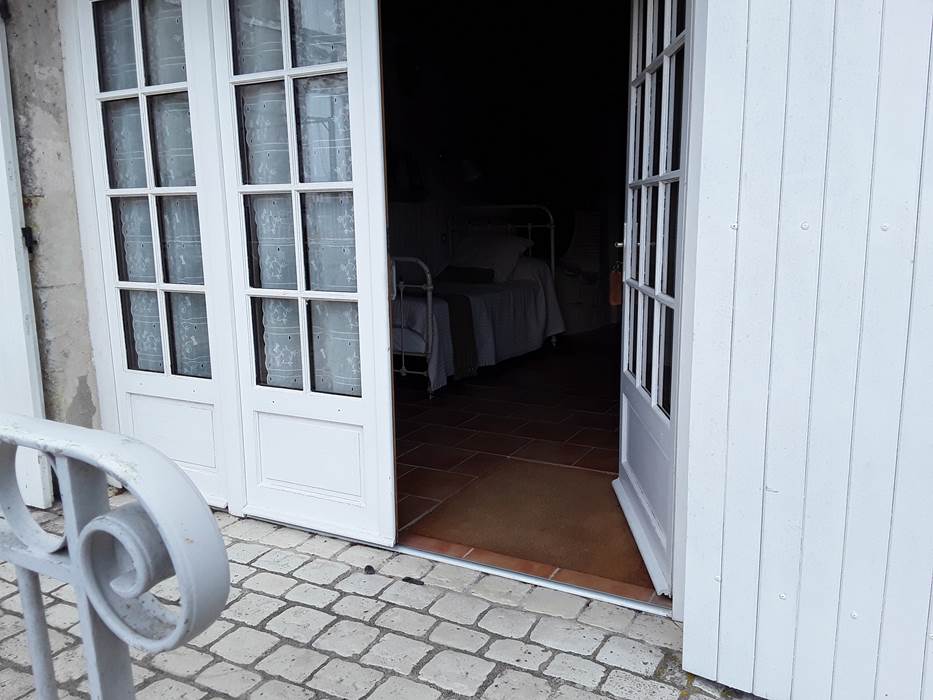 l'entrée  indépendante
