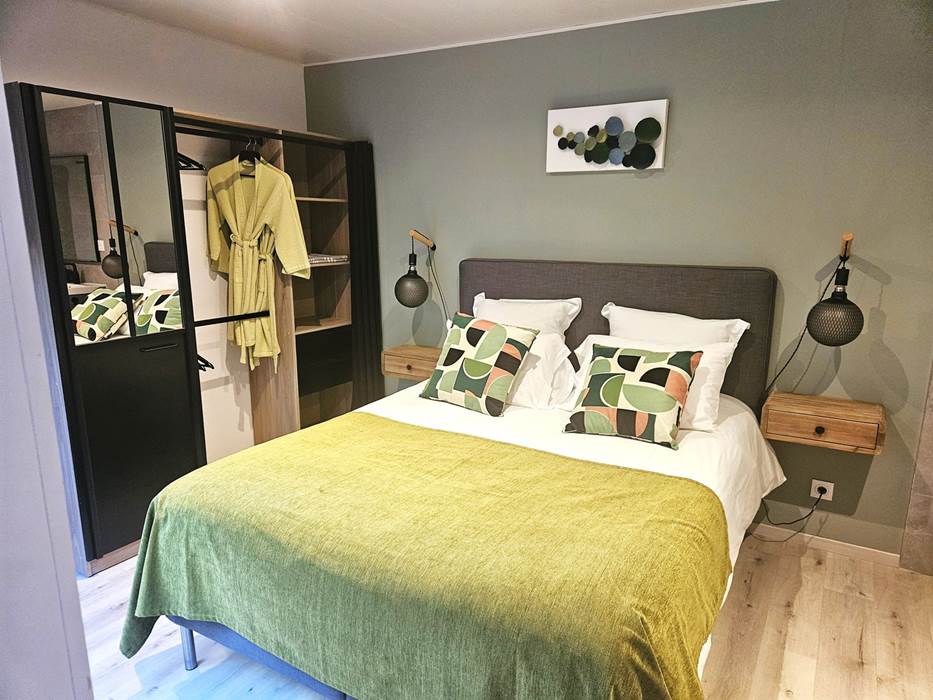 SUITECELADONbedroom1