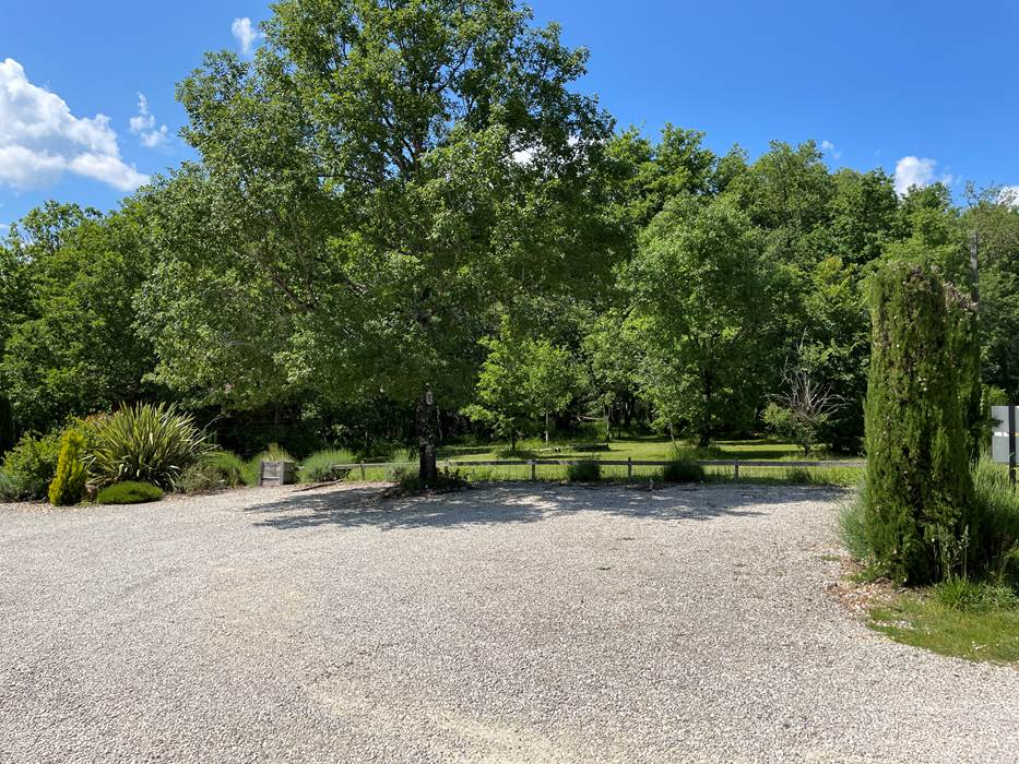 Parking face au domaine