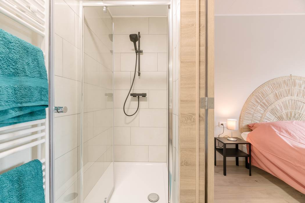 Salle de bain dans la chambre