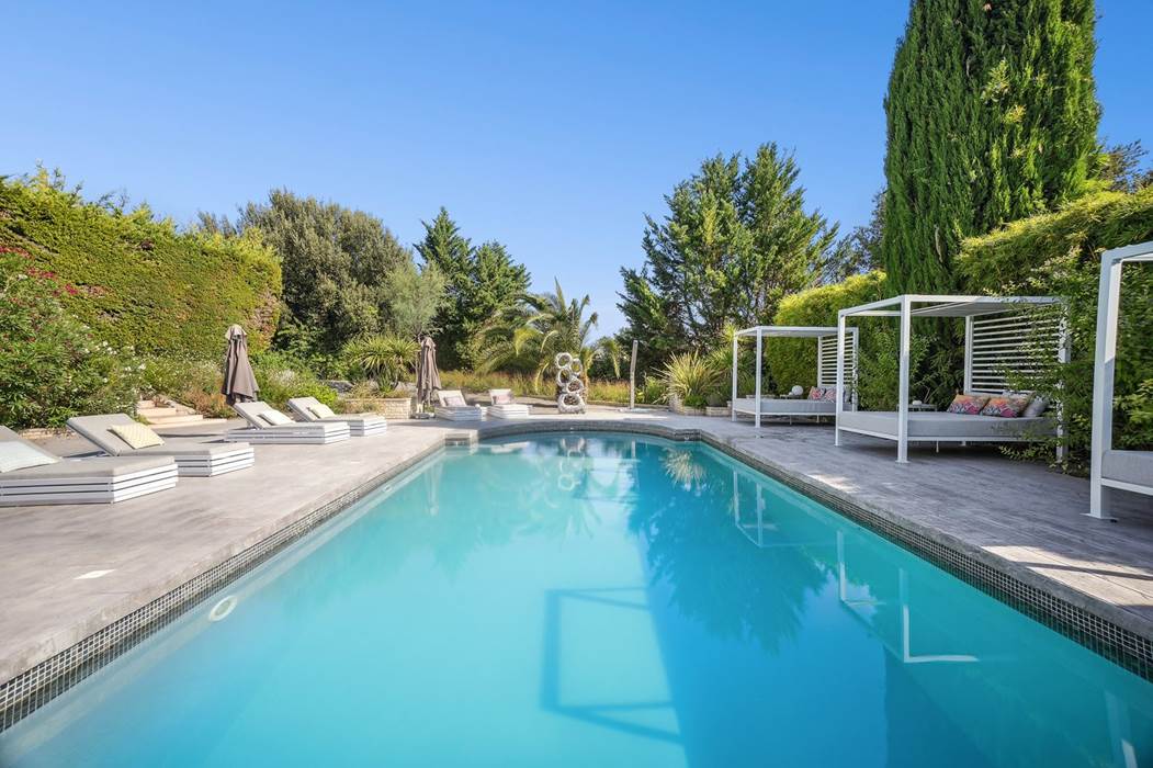 CASADINA.GITES.SOMMIERES.PISCINE.LISBALINAIS