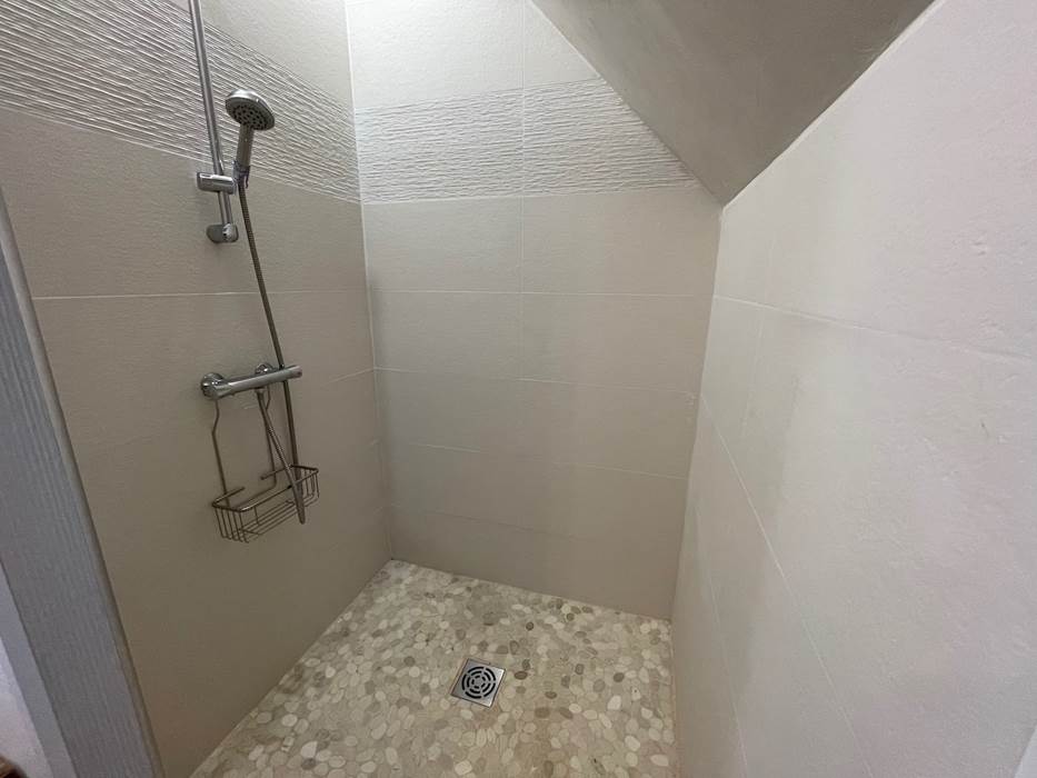 douche-maison anemone-location-sarlat-dordogne