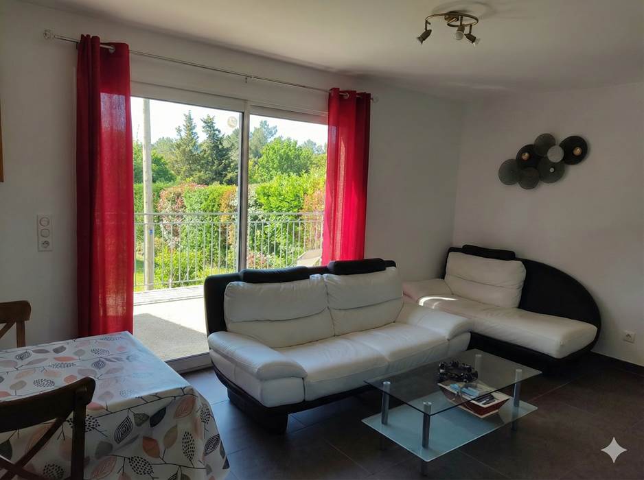 ombrebleuedufiguier-gîte-cerisiers-salon 2