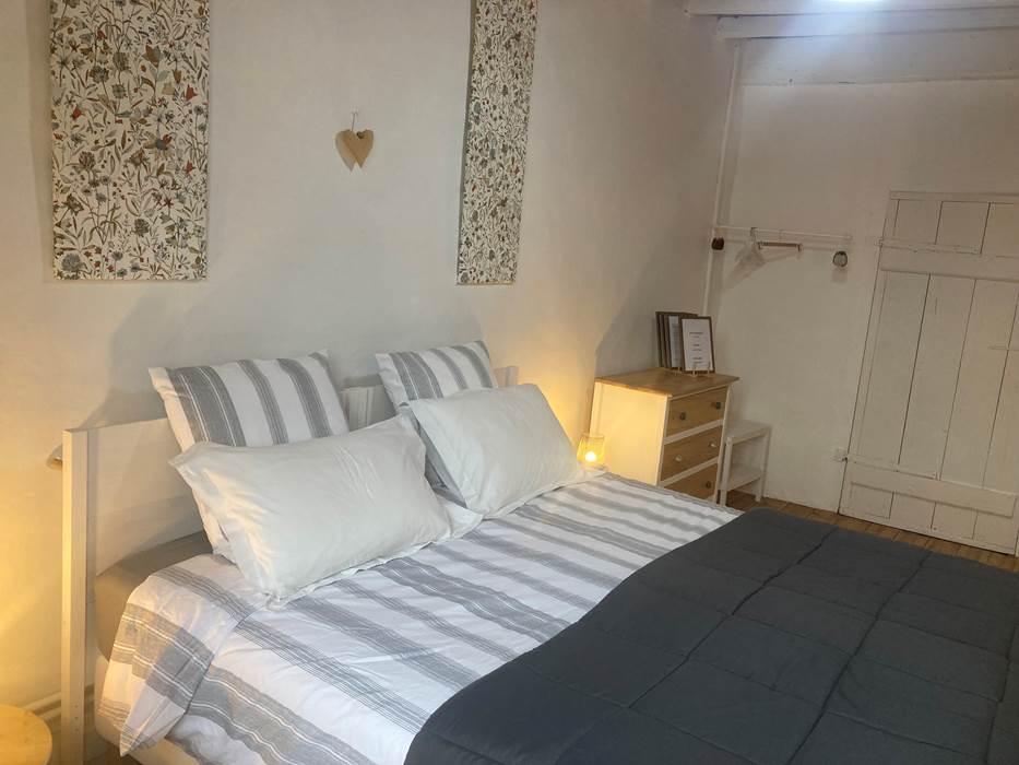 Chambre Suzanne côté nuit et rangement