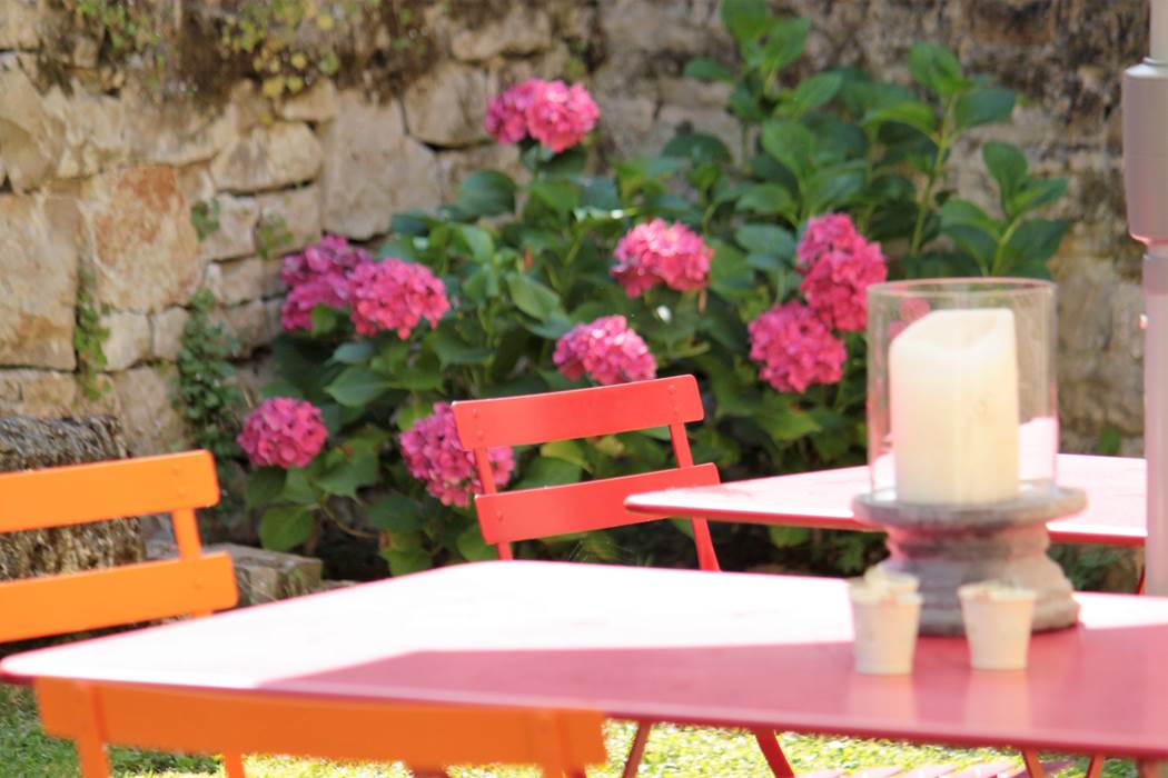 Salon extérieur "Côté Donjon" Le Broual gîte de charme dans le Lot