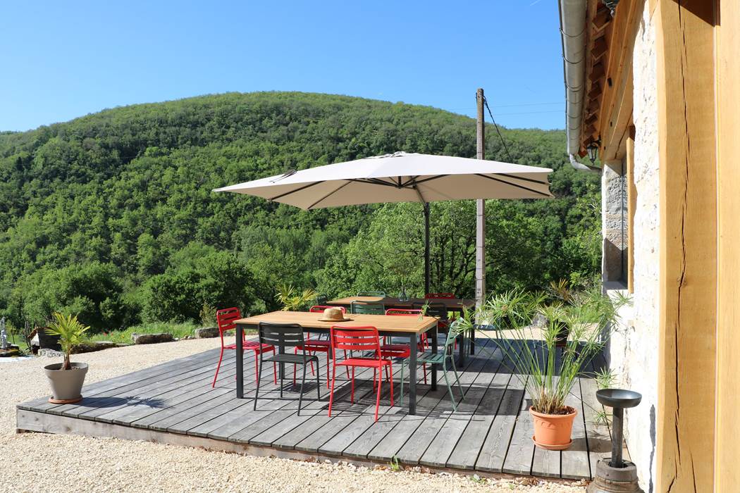 Terrasse grand gite proche Figeac