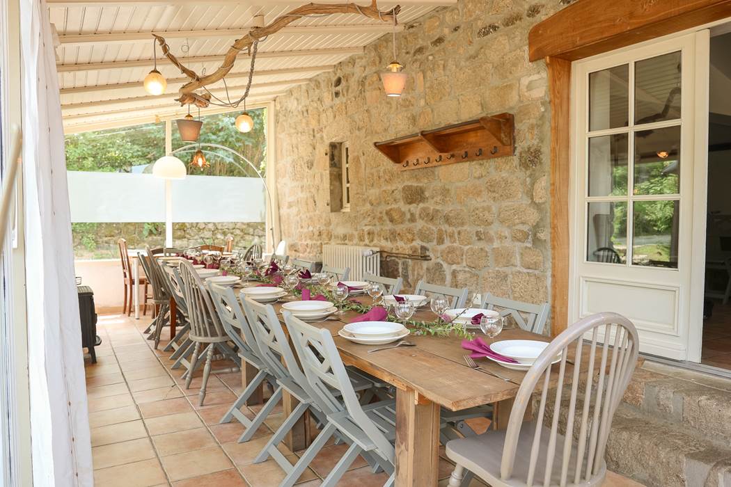 Grande véranda/salle à manger pour pouvant accueillir jusqu'à 25 personnes