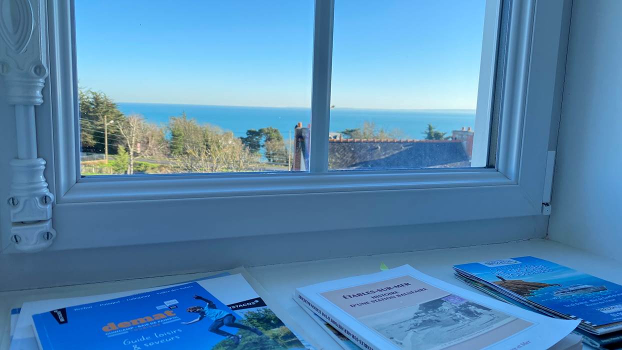 Chambre d'hote la Korrigane_Binic-Etables sur mer_ Hotel_vue mer depuis salon