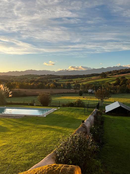 Vue sur la chaine des Pyrénées et la nature