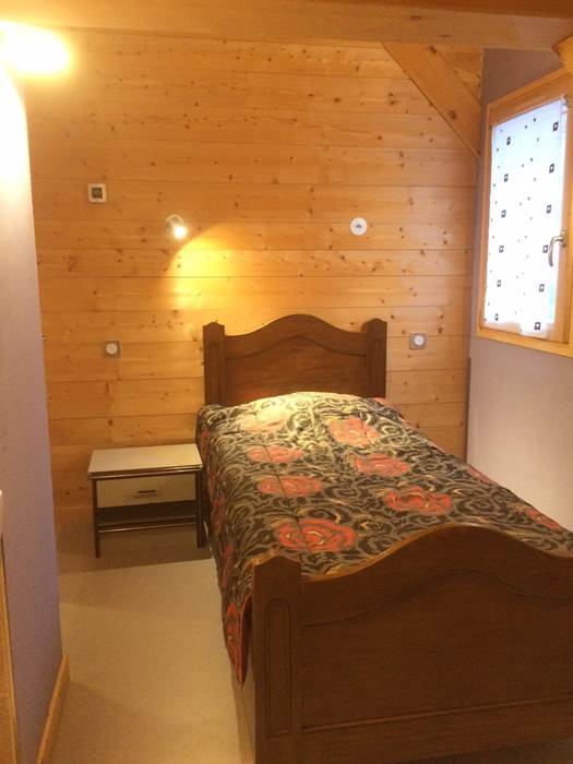 Lit simple de 90x190 cm, pour le couchage d'un adulte ou d'un enfant de 8 à 17 ans, supplémentaire