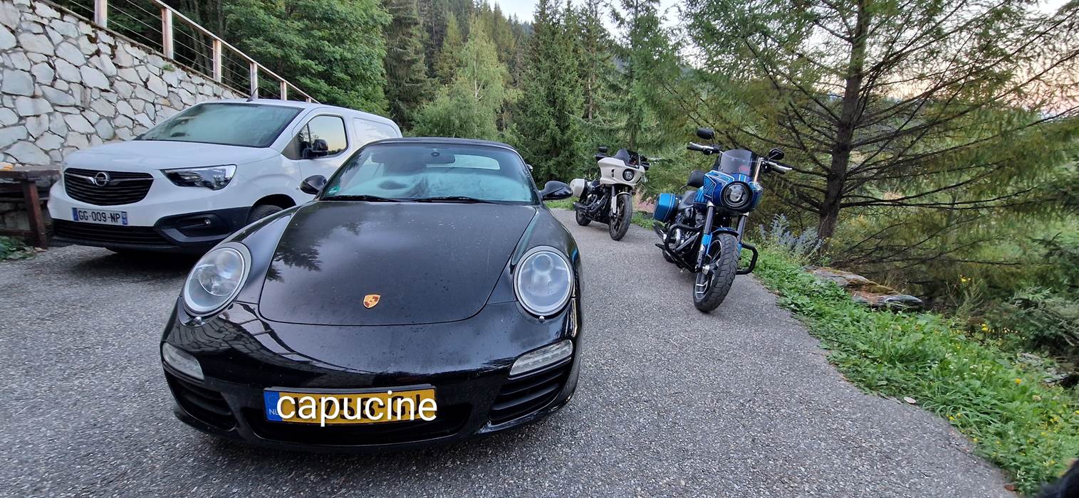 PASSAGE DE MOTOS ET DE VOITURES SUR LA RGA