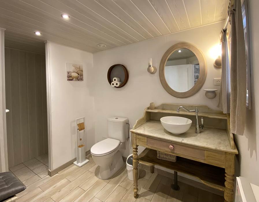 Salle d'eau et toilettes