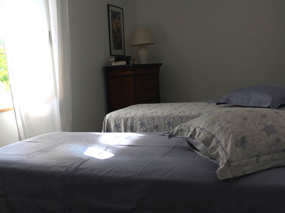 Une des Chambres 3 lits avec salle de bain privative