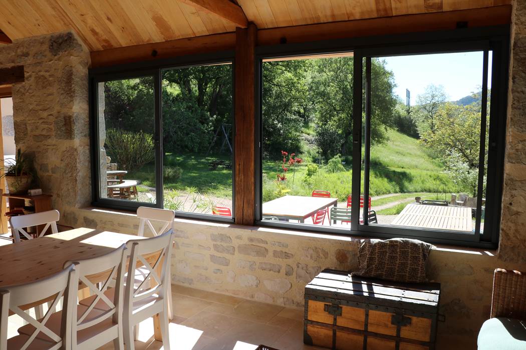 Salle à manger grand gite vallée du Célé Figeac