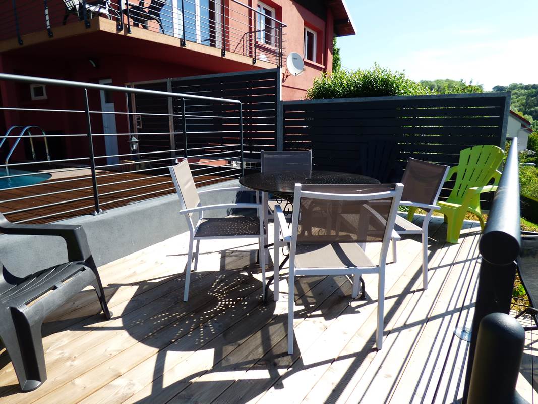 Vue petite terrasse 3 Chambres d'Hôtes La Colline aux Yeux Doubs-gallery