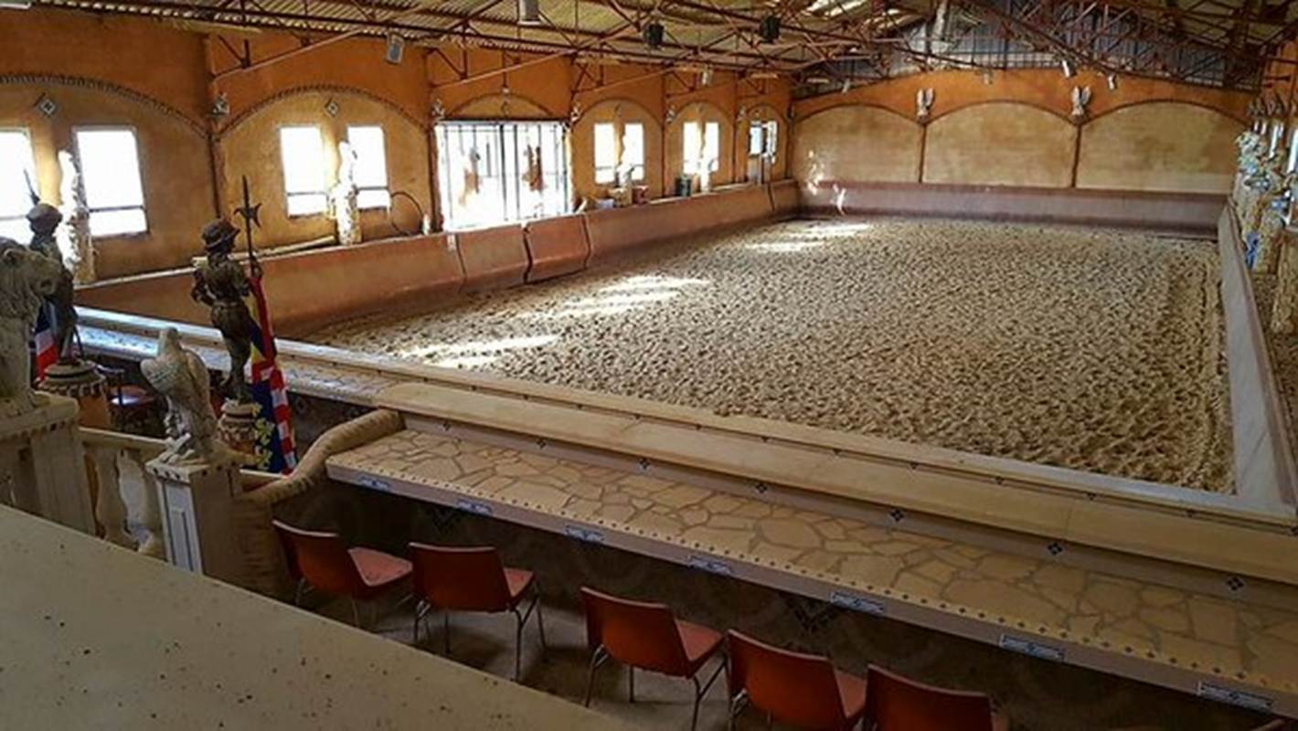 MANEGE