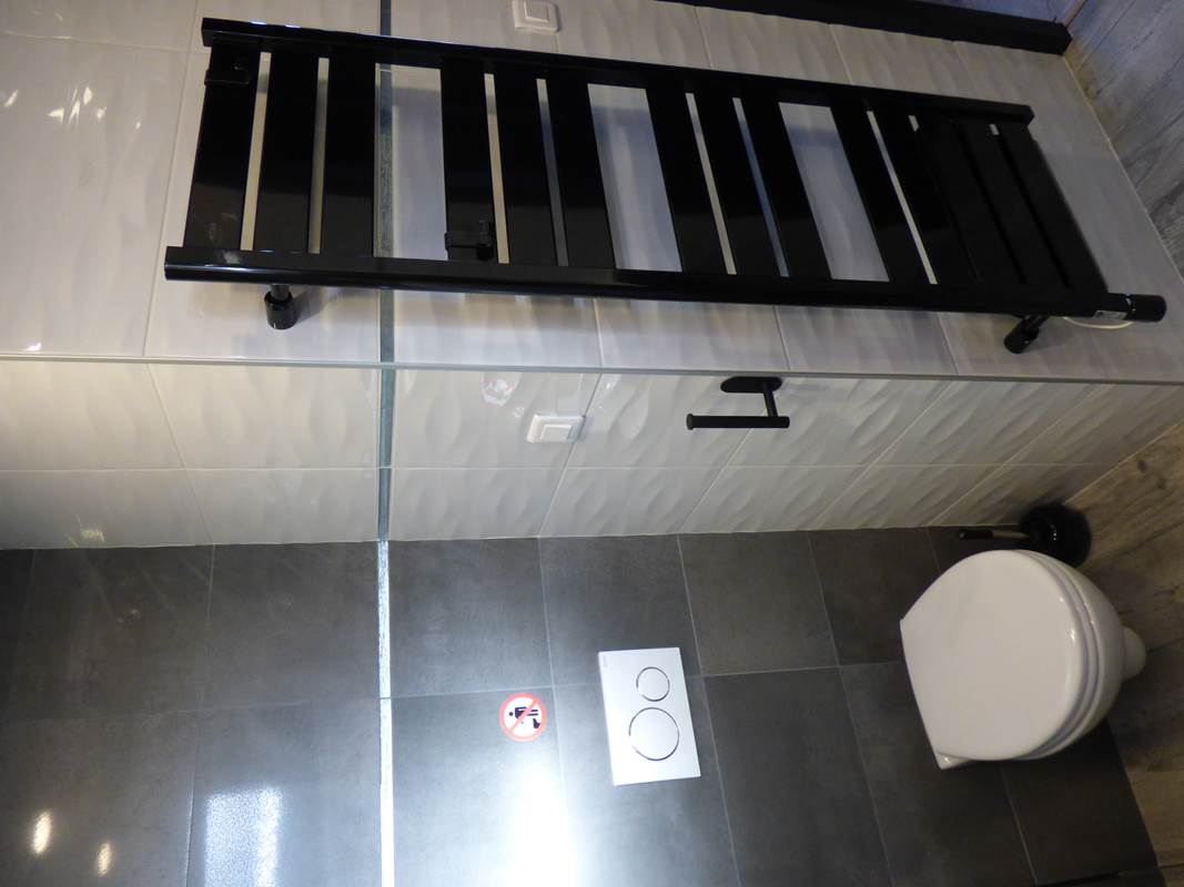 SDB Chambre Léa La Colline aux Yeux Doubs 3-gallery