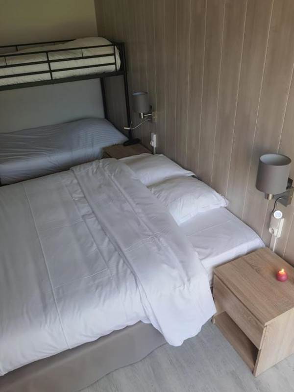 HÔTEL-RESTAURANT-LE-CHEVAL-BLANC-Chambre-quadruple-lit-double-gallery