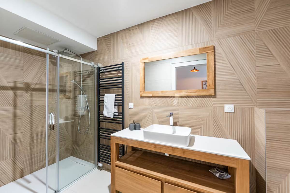 dc17a5aa-9387-45ed-aaed-2dcd9594d2c8-gallery