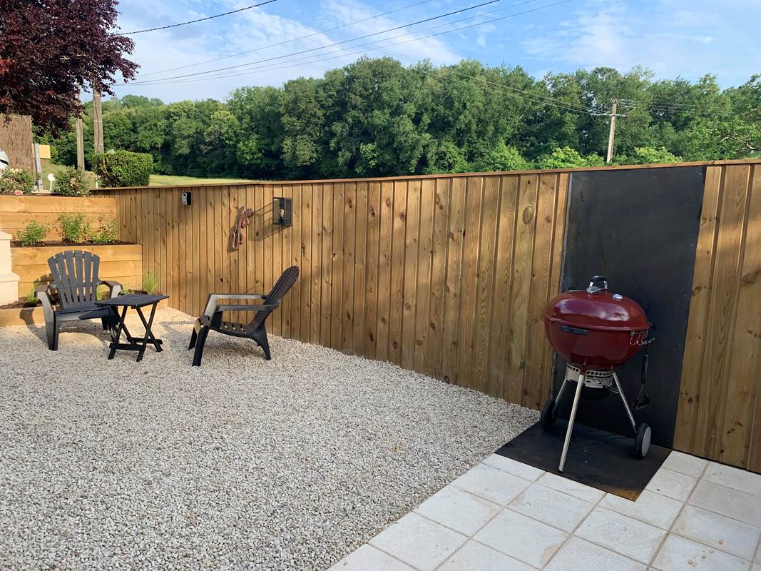 barbecue-gite-troglodyte-jacuzzi-couple-chinon-gallery