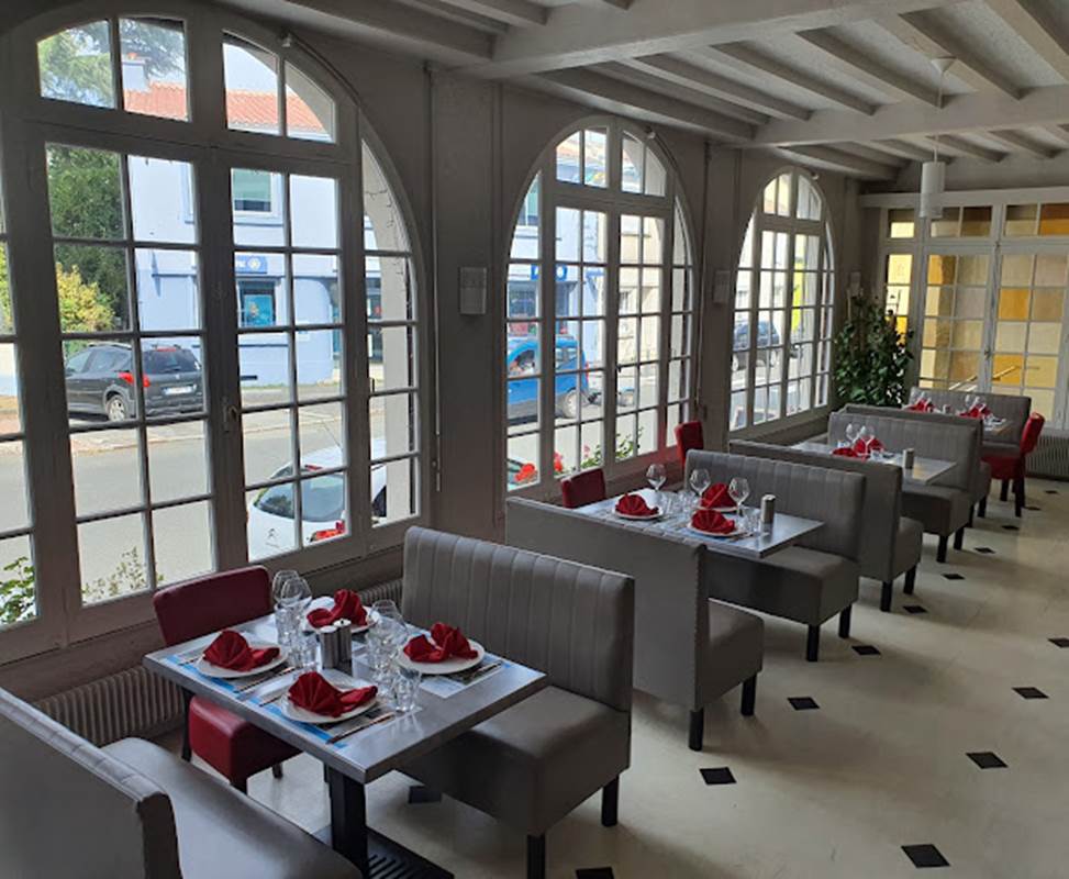 HÔTEL-RESTAURANT-LE-CHEVAL-BLANC-restaurant-gallery