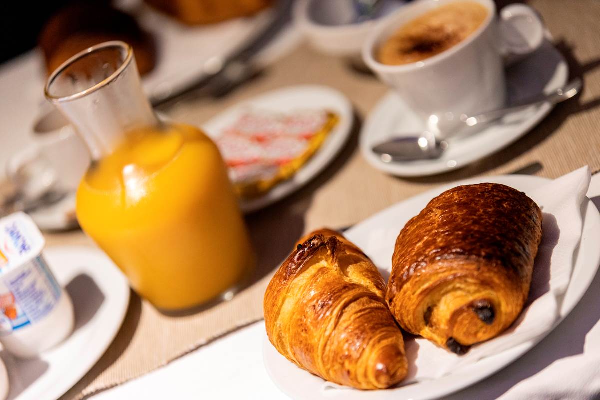 nôtre petit déjeuner continental est au prix de 10€ par personne.-gallery