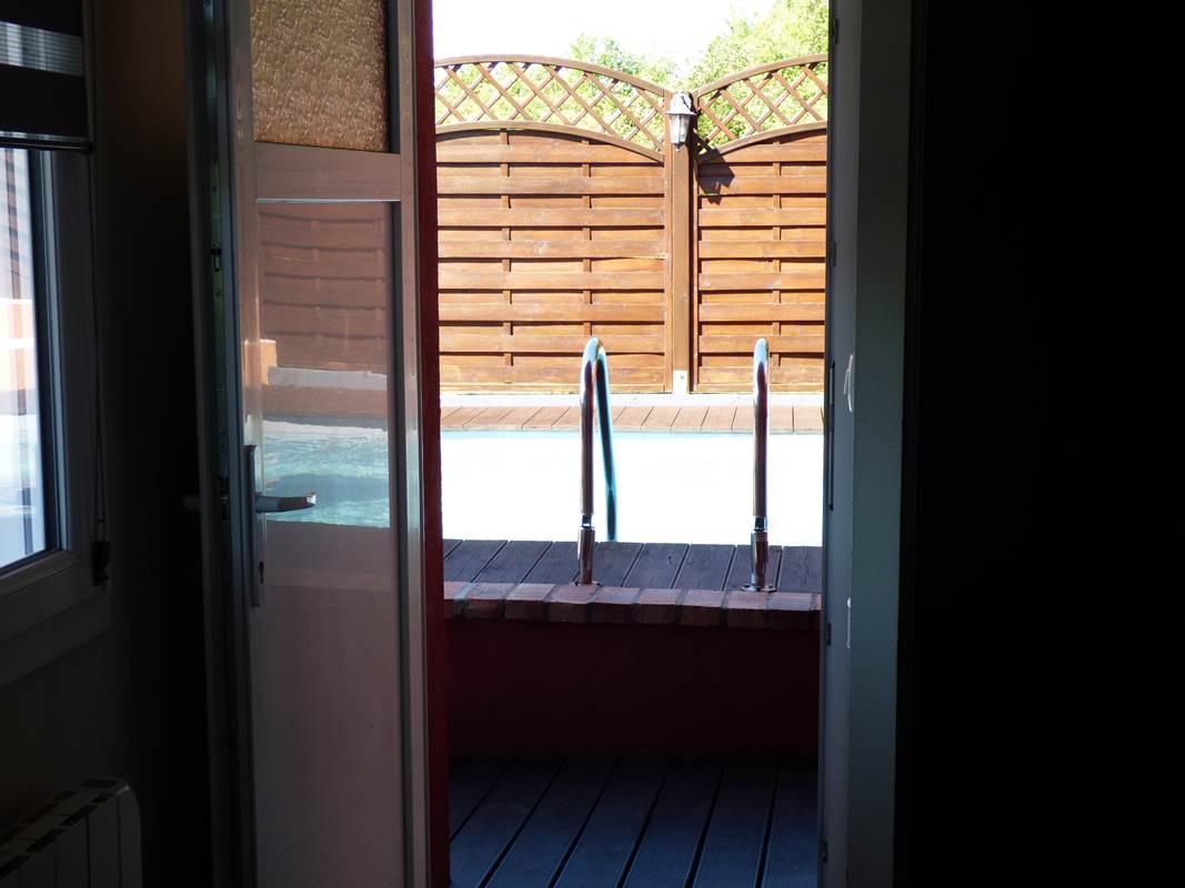 Chambre Léa piscine Chambres d'Hôtes La Colline aux Yeux Doubs-gallery