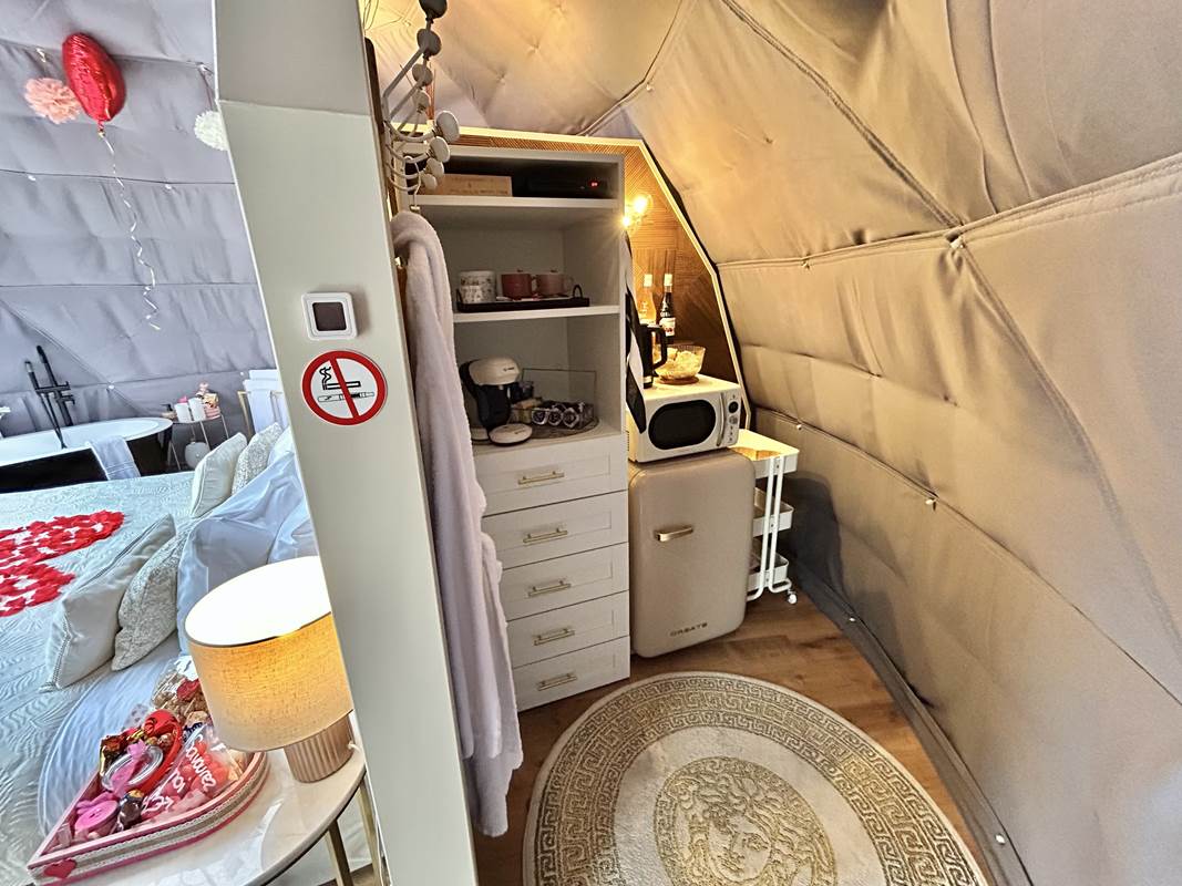 Coin cuisine avec frigidaire et micro ondes-gallery