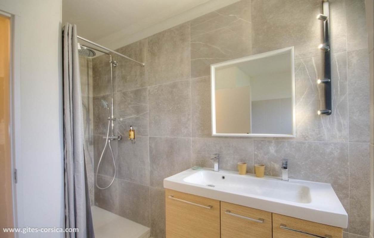Chambre Corse SDB-gallery