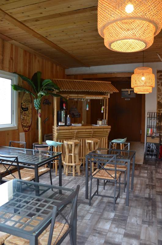 Salle petit déjeuner et restauration, espace bar-gallery