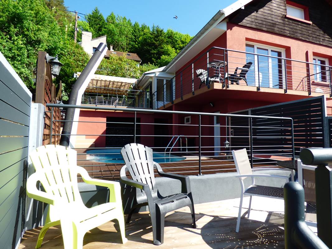 Vue petite terrasse maison Chambres d'Hôtes La Colline aux Yeux Doubs-gallery