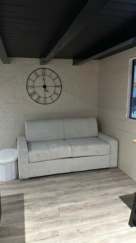 82406F98-EA48-4ABE-8E54-FEFF972AC82F-gallery