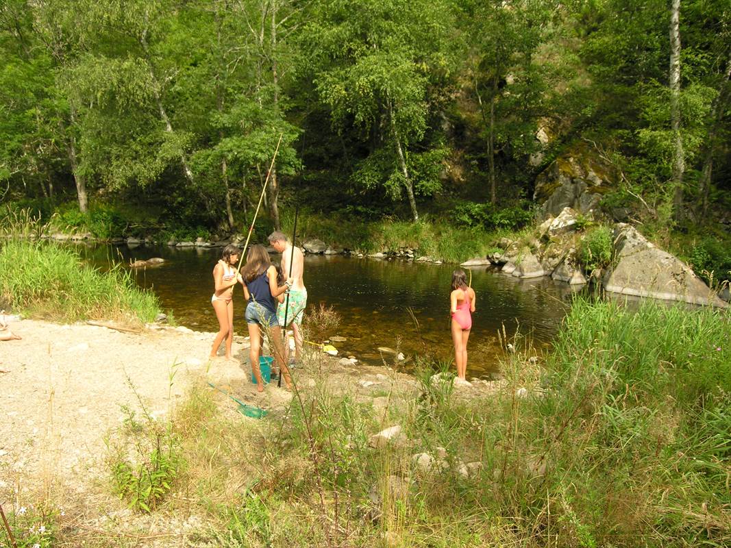 Partie de pêche en famille sur le Chapeauroux-gallery