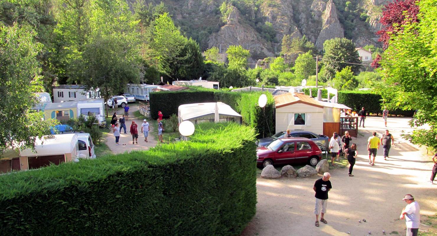 Vue du camping pendant un tournoi de pétanque-gallery