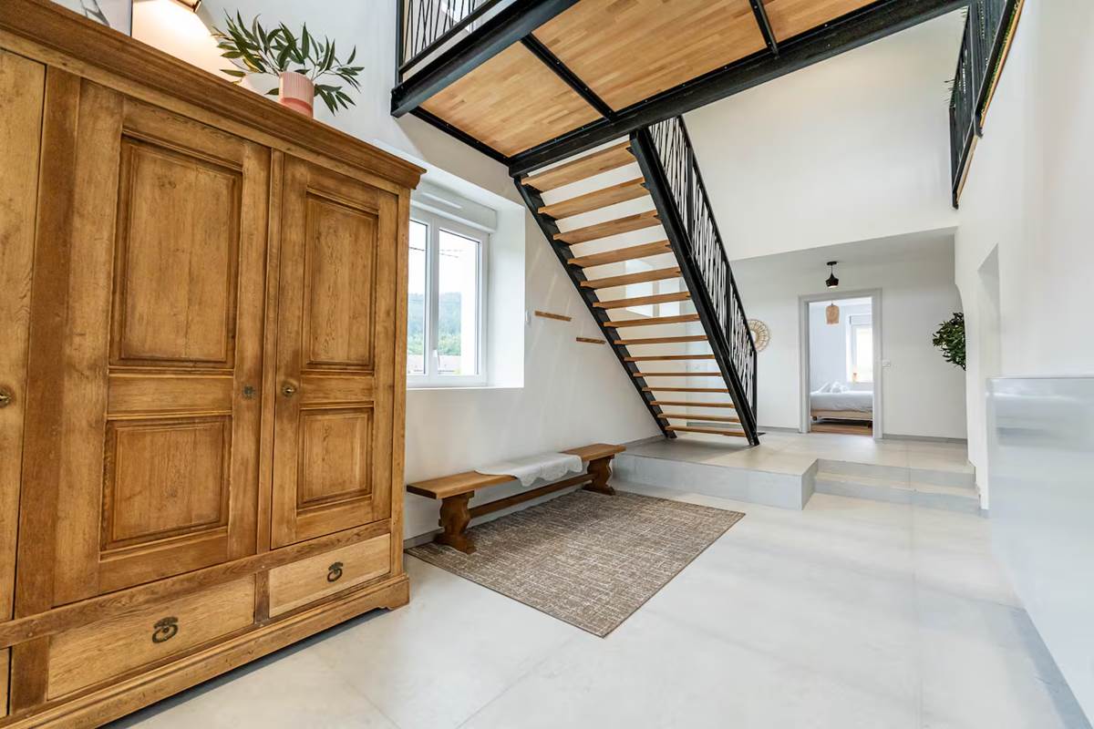 0bc1e934-8c0a-4e4e-91a3-785b4fad8c1c-gallery