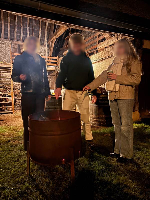 Rappel de notre héritage. Le feu protège, réunit, réchauffe, invite au rêve et cuit-gallery